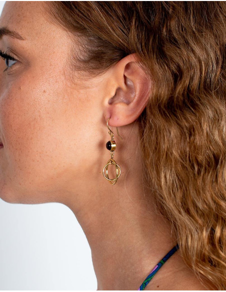 Boucles d'oreilles en or avec cercles et pierres minérales