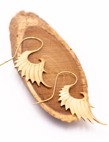 Golden wing-shaped earrings 2