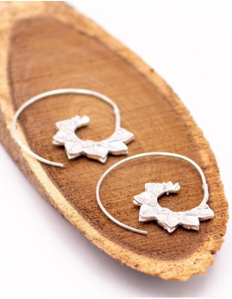 Handcrafted silver earrings from India – Carved circular design