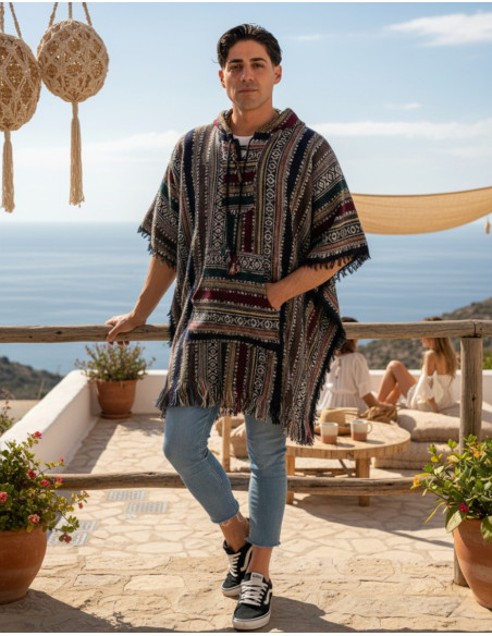 Handgefertigter, quadratischer Unisex-Poncho mit Kapuze und Holzknöpfen