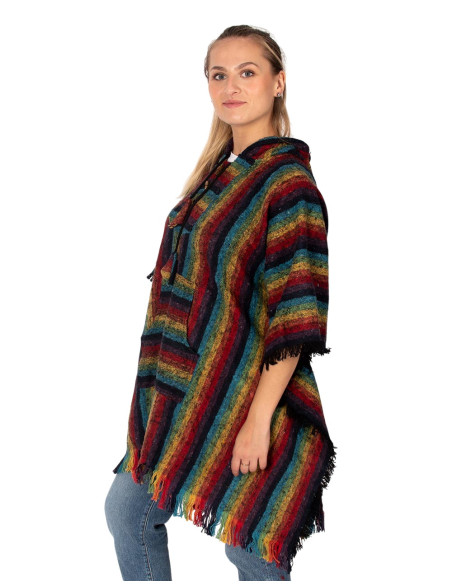 Poncho unisexe fait main avec capuche et détails en bois