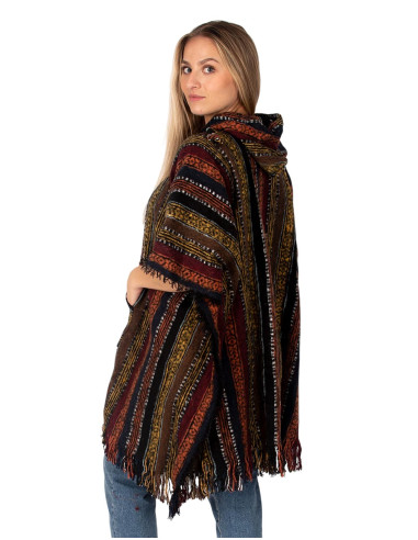 Poncho unissex feito à mão com capuz e detalhes...