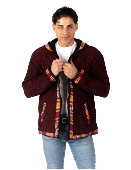 Calda giacca rossa con rifiniture artigianali nei toni del rosso e dell'arancione