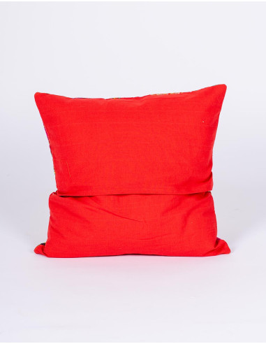 Housse de coussin à imprimé floral sur fond rouge