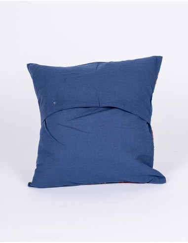 Capa de almofada azul de algodão com flores.