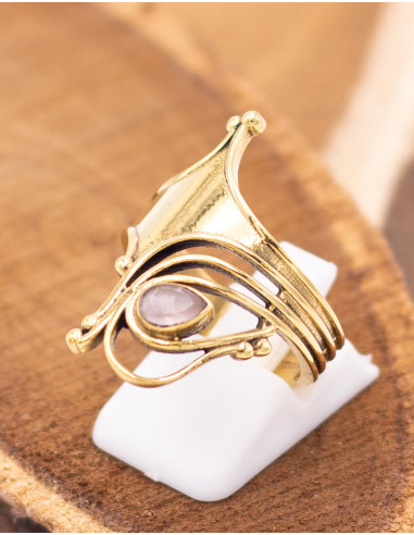 Handgefertigter Ring mit Mineralstein – Gold...
