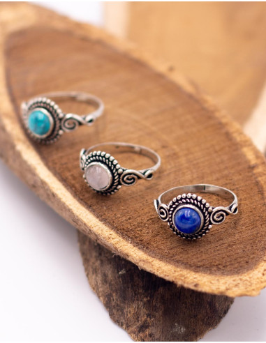 Handgefertigter Silberring mit Mineralstein