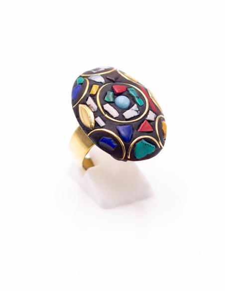 Grande anello fatto a mano con pietre naturali