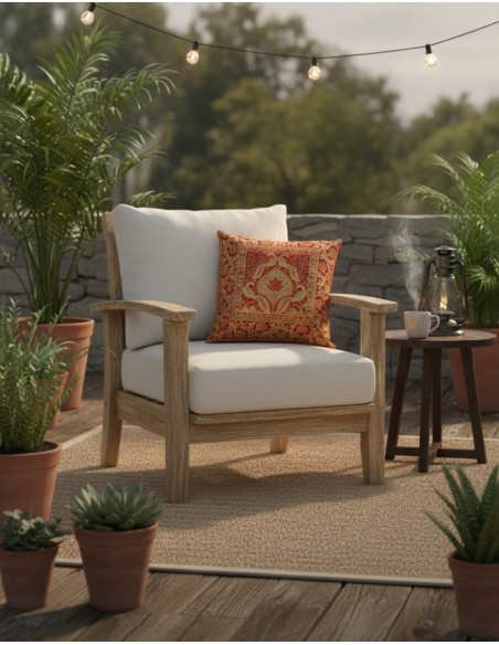 Burgunderfarbener Kissenbezug mit dekorativen Vögeln – Boho-Ethno-Stil