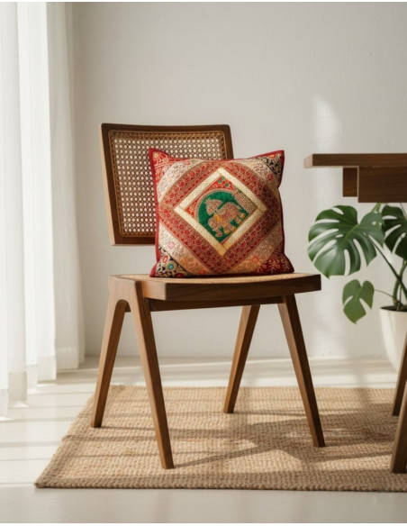 Almofada em terracota com bordado indiano feito à mão, 40x40 cm – Capa étnica exclusiva