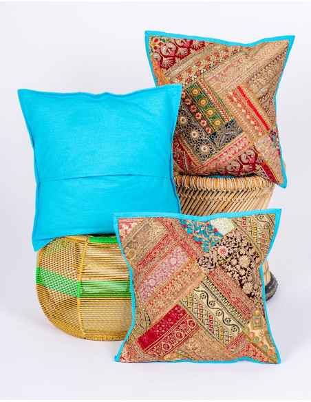 Cuscino azzurro con ricamo indiano a mano 40x40 cm – Fodera etnica unica