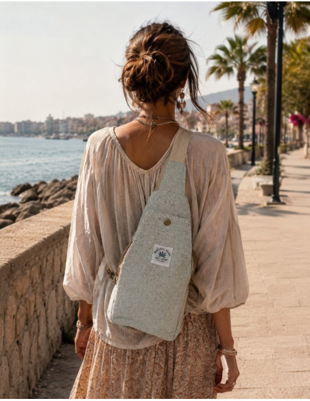 Mochila triangular de cânhamo natural e cinza – Unissex, feita à mão, estilo boho.
