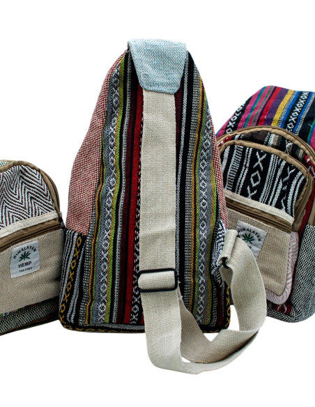 Mochila triangular de cânhamo com detalhes multicoloridos – estilo boho