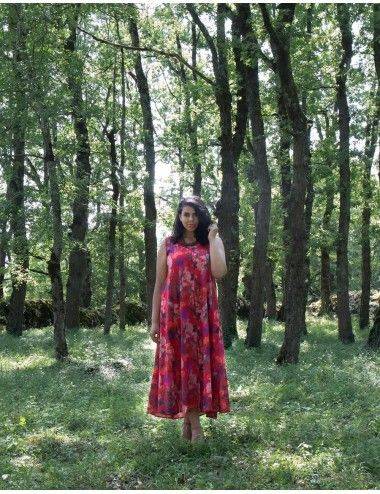 Kleid-lang-breit-Bogen-rot-außen