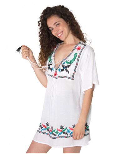 Blouse-blanche-avec-broderie-couleurs-col tunisien-boho