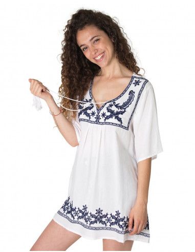 Weiße Bluse-mit-Stickfarben-Tunesischer-Hals-Boho