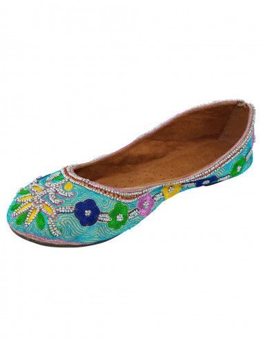 Ethnische hellblaue Damenschuhe mit Stickerei und Steinen
