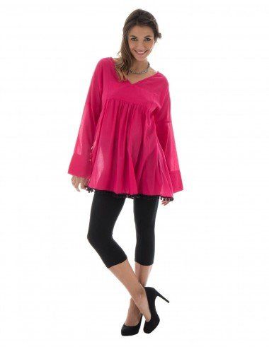 breite Frauenbluse mit breiten Pompons 2