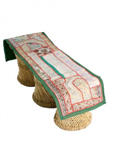 mesa-corredor-artesanal-bordado-pedras-cor-verde