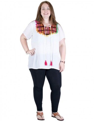 t-shirt-bianca-taglie-forti-ricami-pompon 2