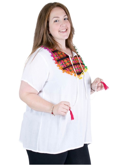 t-shirt-blanc-grandes tailles-broderies-pompons